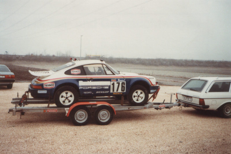Paris Dakar Sieg 84-2 Der Sieger der Ralley Paris-Dakar 1984: auf einem Jotha-Anhänger